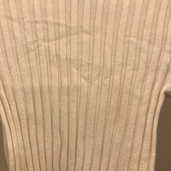 ❌SOLD❌ turtle neck crop top - Picture 2 of 3